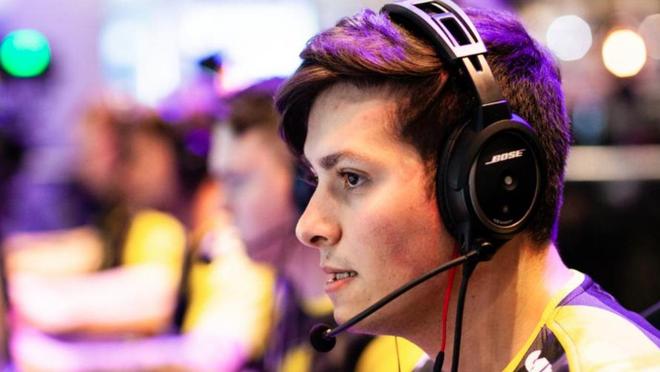 外界期待他 外界期待他