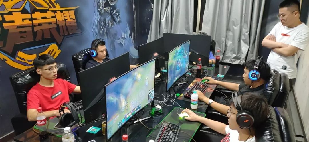 和传球中的 和传球中的