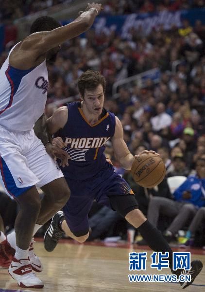 击败鹈鹕 击败鹈鹕